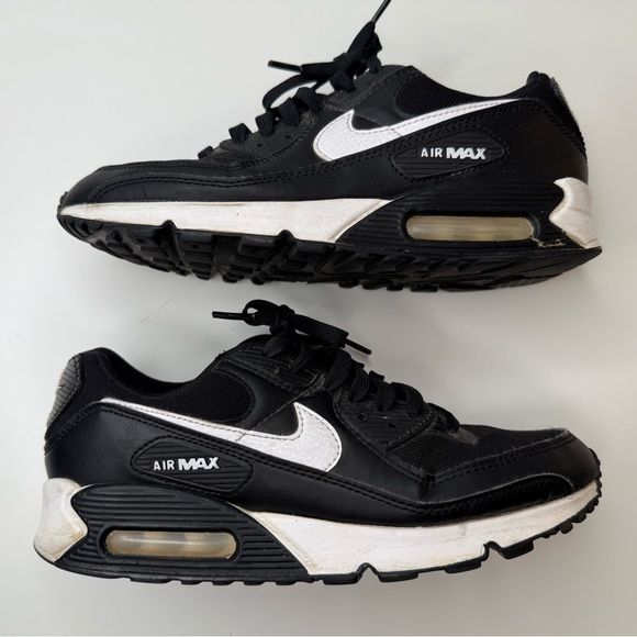 Nike Women's Air Max 90 Shoes Black and White Streetwear Classic Vibes Size 8.5M - Picture 15 of 15